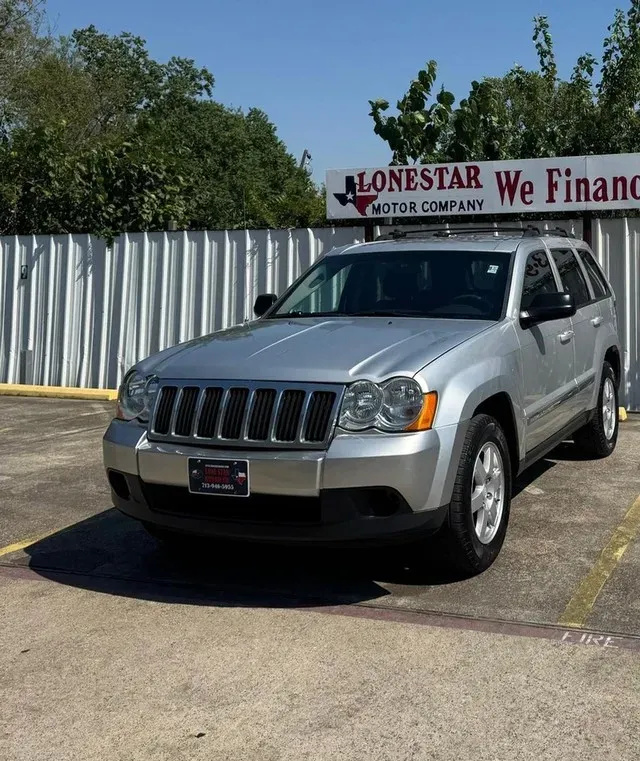 2010 Jeep Grand Cherokee 2WD Laredo photo