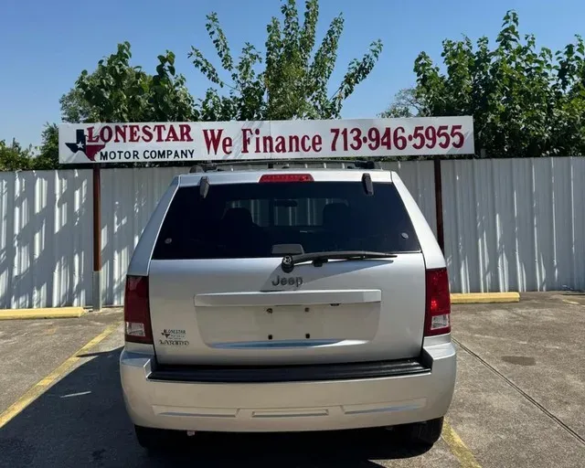 2010 Jeep Grand Cherokee 2WD Laredo photo
