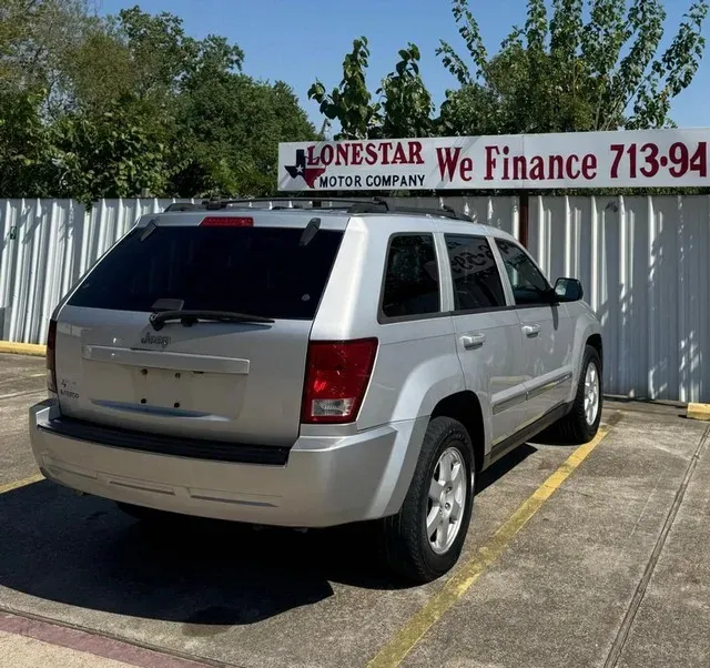 2010 Jeep Grand Cherokee 2WD Laredo photo